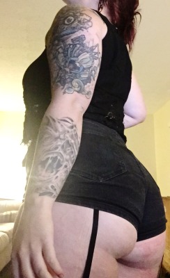 lich-mistress:  Been dealing with real life shit lately, have you all missed me? No? Here’s a booty pic anyways.