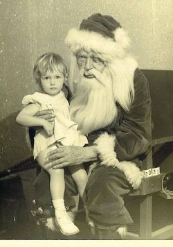 yamiga123:  sixpenceee:  This blog wouldn’t be complete on Christmas day without a compilation of creepy, vintage Santa Claus photos. I wouldn’t want to sit on their laps!  did these santas even try to look child friendly?  