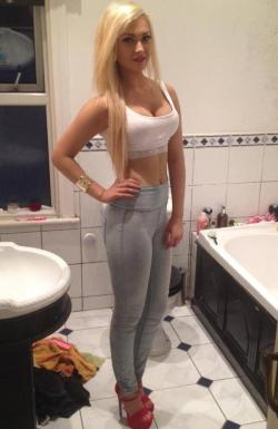 Sexy blonde from Norwich in jeggings and tight top. sexy  More UK amateur cam girls at http://www.amateurgirlsuk.com/category/18-to-19-teen-cams/4/  