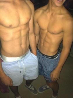 damn-datbody:  More Abs Here  Love got guys with nice abs in good boxers x