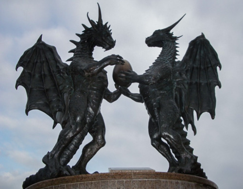 legendary-scholar:    “The statue Lovers dragons is located in the Sea Garden of Varna, near the swimming complex Primorski, Bulgaria. The sculpture was created in October 2010.”  