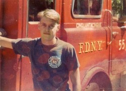 ruru-chii:moonsongss:  60s70sand80s:Steve Buscemi when he was a NYC firefighter, 1981  🙊💕  Hmmmm