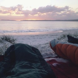 unrisked:  fastallein:  sleeping on the beach  Wow 