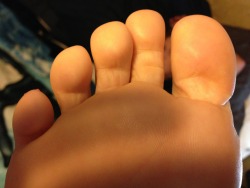 babydolls-feet:  So close u can smell them