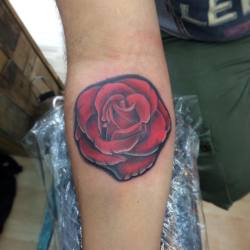#Tattoo #tatuaje #tattoos #tatuajes #Tatu #ink #inklove #rose #rosa #red #rojo #real #realista #realistic #realism #braso #arm #vebezuela #lara #barquisimeto