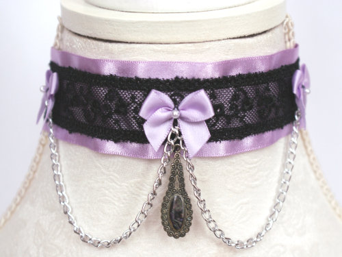 opulentdesigns:    ☆.。.:*・°☆  my adorable new hand made kitten collars on Etsy~!!!   ☆.。.:*・°☆  