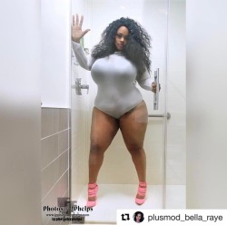 Thanks for the #Repost @plusmod_bella_raye ・・・ First photo shoot with @photosbyphelps&hellip; #Tbt #throwback #throwbackthursdays #plusmodel #plusmodelmag #flauntyourcurves #bodypositive #celebratemysize #plusisamust #plus #curvy #photosbyphelps
