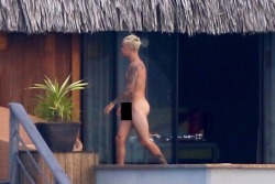 justinbieber-body:  His ass is on point!