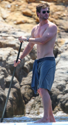 mynewplaidpants:  Chris Hemsworth shirtless paddle-boarding – CLICK HERE for 60 pics!