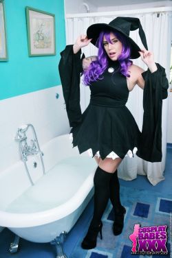 cosplaybabesxxx:  Yuffie Yulan dressed as Blair from Soul Eater in our Halloween special update for Cosplaybabes.xxx
