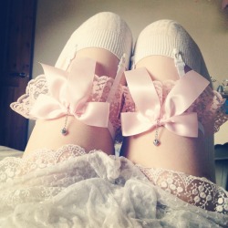 ahalloweensky:  My lovely new garters from the little pink kitten 