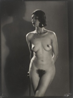 holdthisphoto:  1930 by Man Ray 
