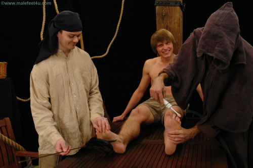 littleticklemonster92:  laughingdragyn:  my-nervoussystem:  Is it too much to ask for a ticklish medieval peasant boy to torture?  Adorable    Just gorgeous 😍😍