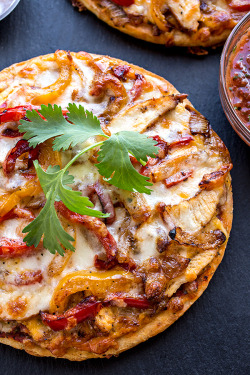 foodffs:Chicken Fajitas Pizza with Fire-Roasted Tomato SauceReally nice recipes. Every hour.Show me what you cooked!