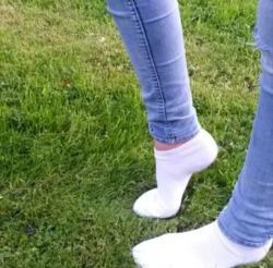 anklesocksandsneakerslovers:  Lights jeans and white ankle socks . The sexiest think in the world . I want to touch them 💕😍💕😍
