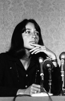 bobdylan-n-jonimitchell:Joan Baez at a press conference in San Francisco, February 28, 1967. Photo by Ernest Bennett.