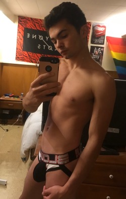 underlads:  The hottest guys in their underwear at UnderLads with over 27,000 followers! Submit your pics and get featured.