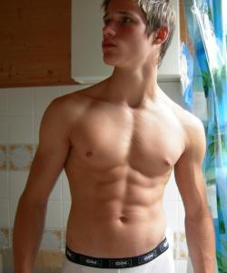 undie-fan-99:  Another hot muscled stud in