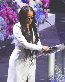 So Lauren London spoke on nipseys passing yesterday. She spoke very well. And then&hellip;she said something that really made me pay attention. She said&hellip;” you cant possess ppl. You can only experience them.”  i felt that. That is so true. r.i.p.