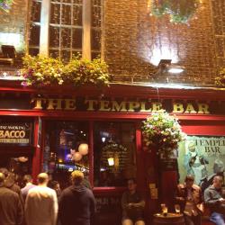 Bullmers Irish cider is the best 😋😋😜 #bullmers #templebar #dublin #ireland #drinksondrinksondrinks #latergram #metthebestpeople