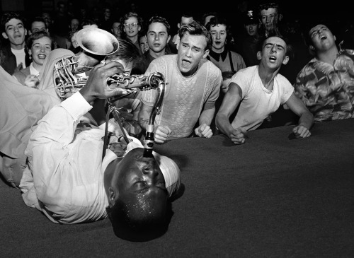 ’The Ecstasy of Jazz’. Jazz fans absolutely caught in the moment at a Big Jay McNeely concert (Los Angeles, 1951) Nudes &amp; Noises  
