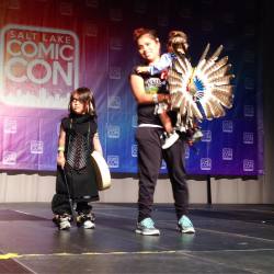 nativepeopleproblems: mandamade:  Native American Captain America and Winter Soldier! I cried. 🇺🇸#SLCC15 #cosplay #native #nativepride #nativeamerican  (at Salt Lake Comic Con)   This makes me so incredibly happy to see young native children embracing