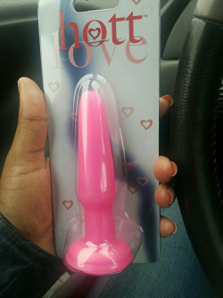 your-little-bi-toy:  My new Anal Plug #Anal #ButtPlug #Pink #chocolate #atlanta #imhorny  Damn that pussy look yummy