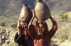 theyemenite:  Two young women return to their village after collecting water, Yemen 1972, by Franco Mattioli. 