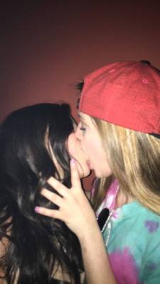 Avye kissed a girl and were pretty sure she liked it