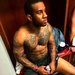 seeker310:  hoodsworld:  Denzel Nkemdiche    Hoodsworld claims no ownership of photos posted nor ownership of comments made. Being showcased here is not a statement of anyone’s sexual preference.  Awesome Bros!!