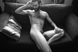 manbunofscience:  Anyone wanna hang on the couch with me?