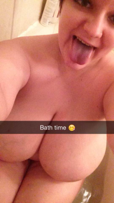 every1lovesboobi3s:  Bath time with the beautiful and busty hella-lost ;)