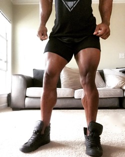 allthatazz:  actionfigurebody:  Monday – Back/Abs  Deadlifts 5 Sets X 12, 10, 8, 5, 5 Reps Wide Grip Weighted Pull Ups 4 Sets X 12 Reps Single Arm Dumbbell Rows 4 Sets X 15 Reps Seated Close Grip Rows 4 Sets X 15 Reps Lat Pull Downs 4 Sets X 12 Reps
