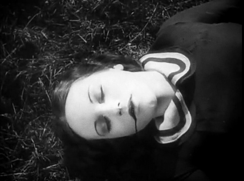 oorequiemoo:  Kissa Kouprine in  Henri d’Ursel short  film “La perle” Belgium 1929 This dreamlike film is a cinematic poem. —— See the Film: Henri d’Ursel | La Perle | 1929 | Pt. 1 of 4 Henri d’Ursel | La Perle | 1929 | Pt. 2 of 4 Henri