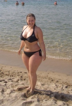 ultra-bbw-lover:  HI! I’m Brooke, a curvy girl and a curvy girl loverFollow me @ curvy-brooke.tumblr.com :* 