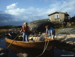 discosunfish:   Tove Jansson and Tuulikki Pietilä on Klovharu, a tiny, otherwise uninhabited island in the Gulf of Finland where they spent their summers.“  In 1956, by the record player at a party, Jansson met a fellow artist, Tuulikki Pietila - or