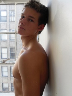 hotbeautifulboys:  Handsome face