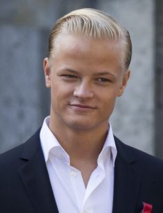 plasticroyal:  mooncryptid:  glaschus:  nanopup:  pochowek:  handsome norwegian royal sibling versus man so handsome he got banned from saudi arabia who will win  norwegian man looks like a goddam greasy peanut this shit no contest  Listen, the Saudi