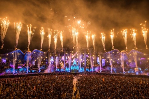 electronicflow:  Festival production has gotten so much more advanced in the last few years. This is Ultra, Tomorrowland, and EDC respectively, from 2010-2014. I think it is crazy to sit back and think about how far we have come as a community in the