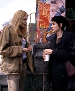  Winona Ryder and Angelina Jolie on the set of Girl, Interrupted (1999)  vtk