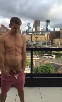 thomasbromas:  ztd1982:  @thomasbromas checking out the view, and the skyline.  More than just an eyeful for sure. 