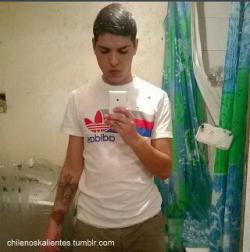 chilenoskalientes:  Pato, 21 años. Flaite con una pichula para rechupársela!