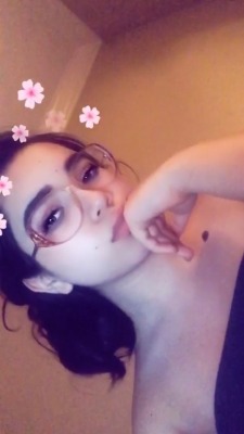 girlswholikegirls:  Looking for some friends :) I like foreign films and cute girls. I’m vegan and I love my dog. I want to travel (hopefully soon)  I’m also bad at introductions.