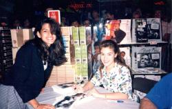 Cremeblush:  15 Year Old Eva Mendes Getting An Autograph From 17 Year Old Alyssa