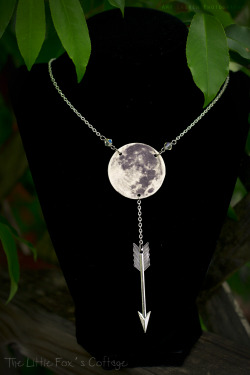 christowitch:  The Artemis Inspired Necklace.