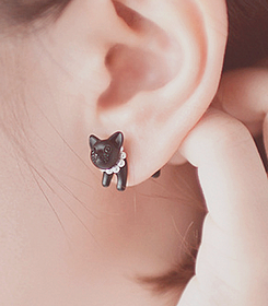 byu-bun:  Cat Earrings x  