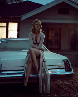 sexintelligent:  JANUARY JONES PHOTOGRAPHY BY VINCENT PETERS PUBLISHED IN VOGUE ITALIA, AUGUST 2014