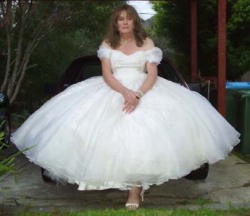 thetransgenderbride:  These informal wedding dresses (and their associated petticoats) are modeled by Elke, a crossdresser. SOURCE: Petticoat Pond