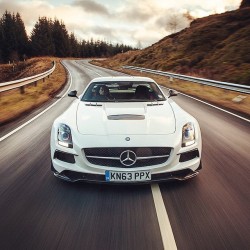 drivingbenzes:Mercedes-Benz SLS AMG Black Series (Instagram @mercedesbenzkwt)