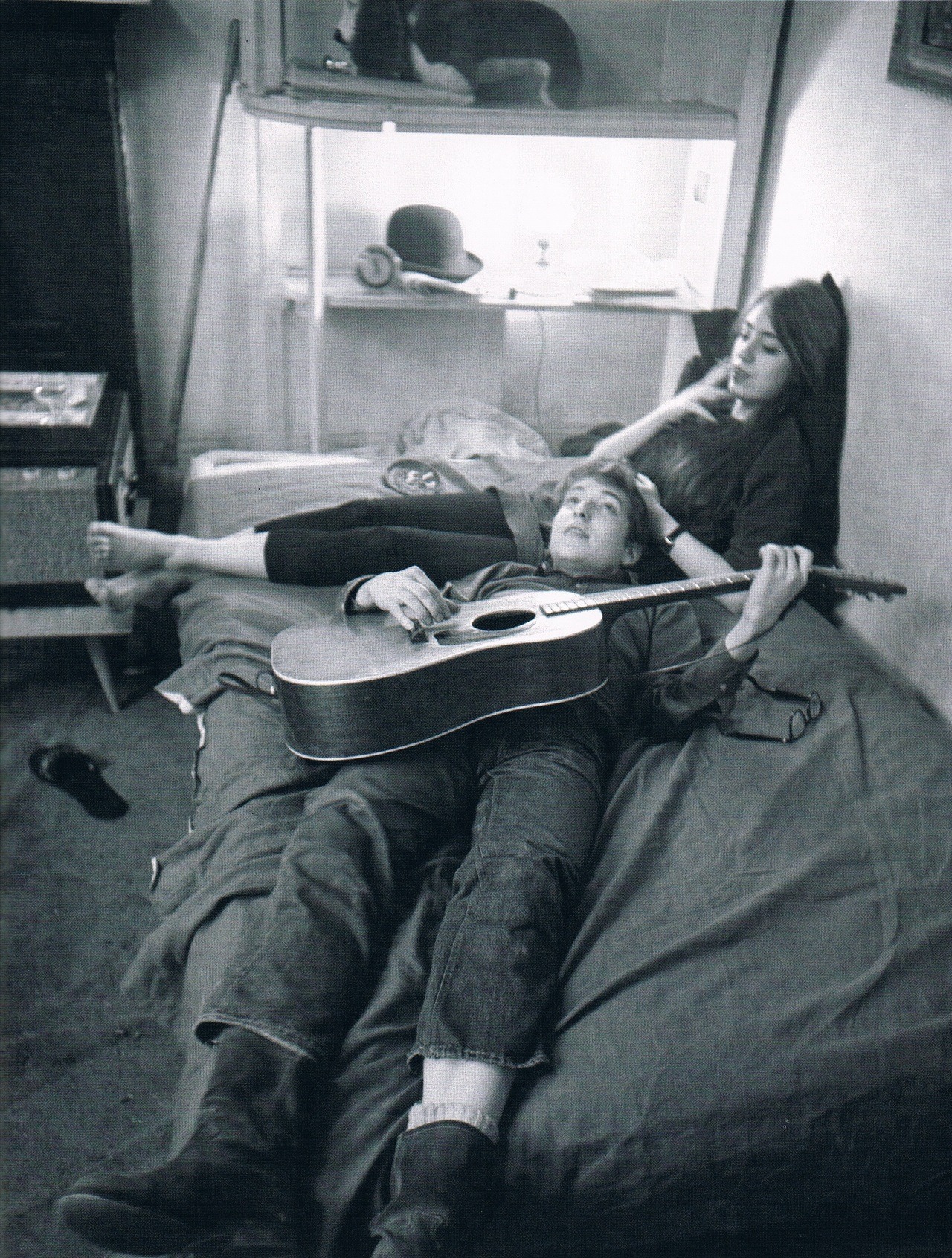 babeimgonnaleaveu:  Bob Dylan and Suze Rotolo at their Greenwich Village apartment,